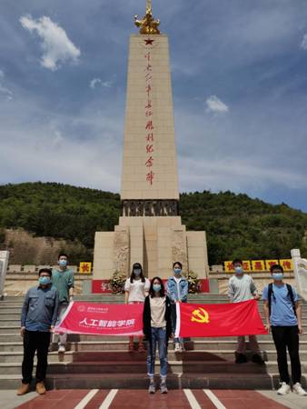 万象城awcsport官网党支部在吴起中央红军长征胜利纪念碑前合影